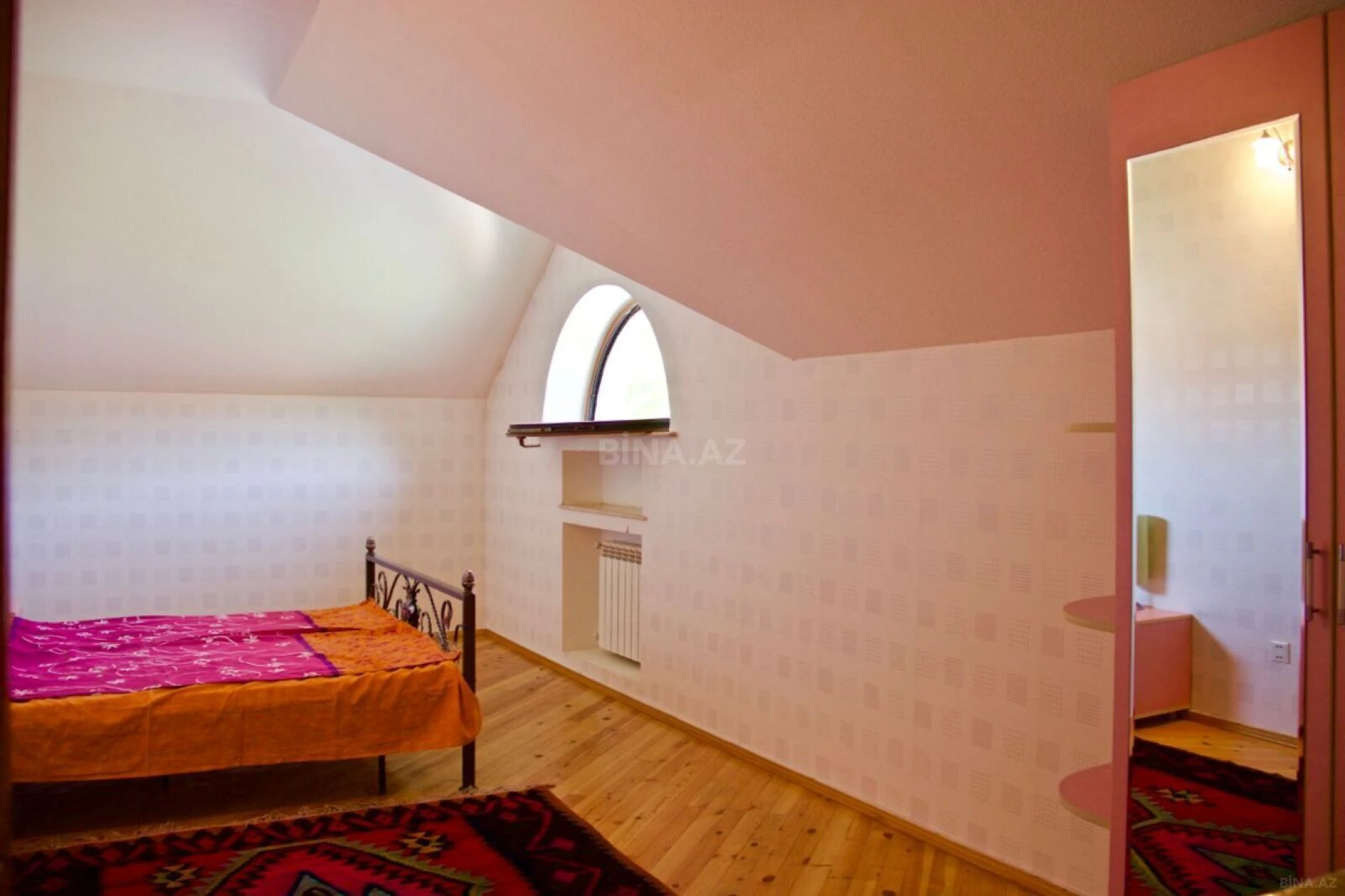 Satılır 5 otaqlı həyət evi 400 m²