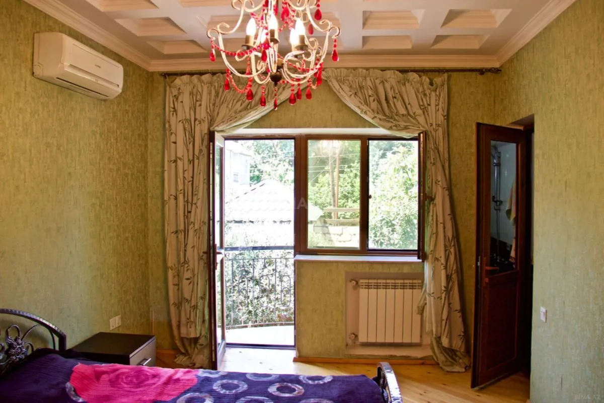 Satılır 5 otaqlı həyət evi 400 m²