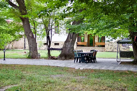 Satılır 5 otaqlı həyət evi 400 m²