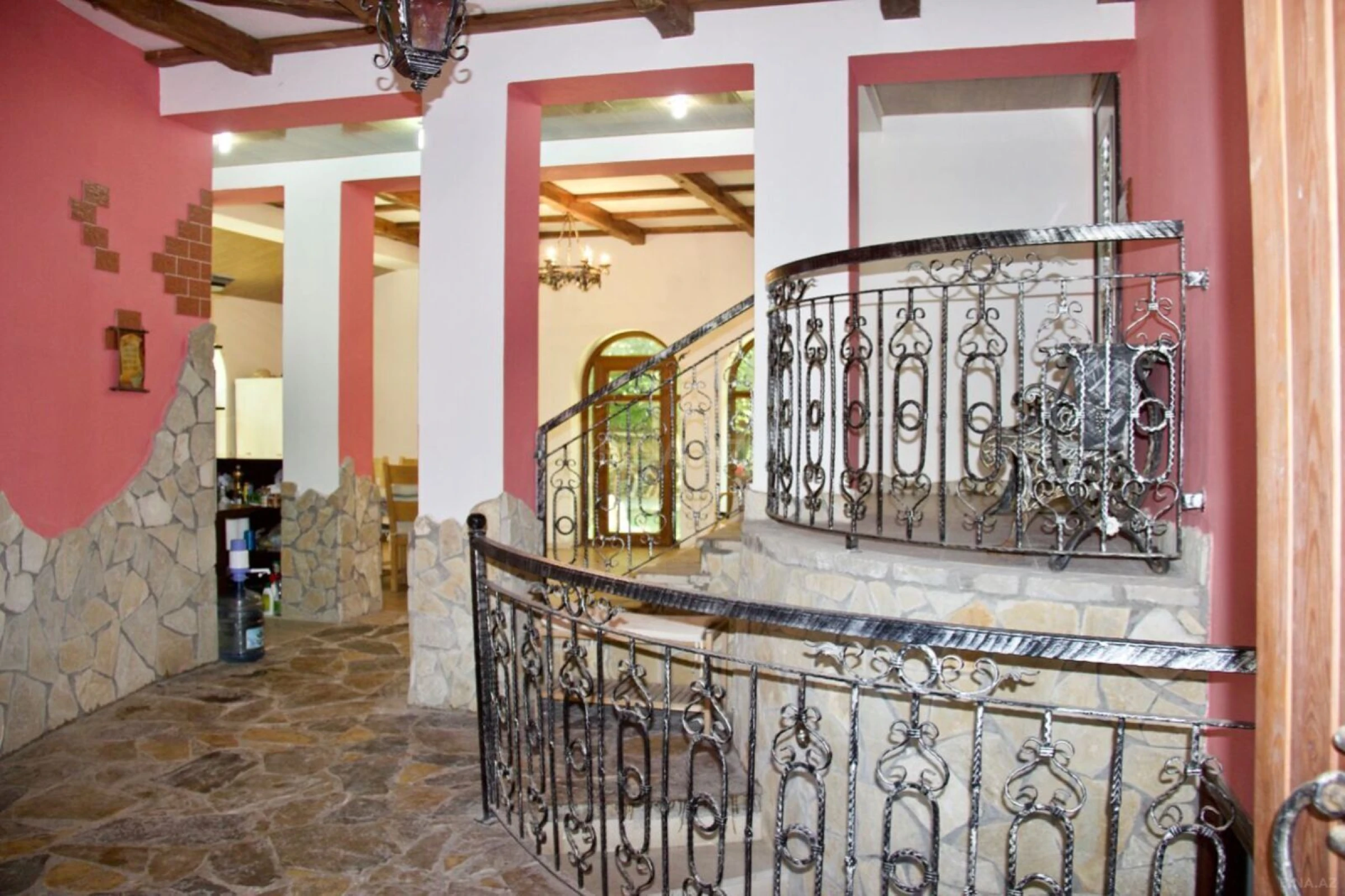 Satılır 5 otaqlı həyət evi 400 m²