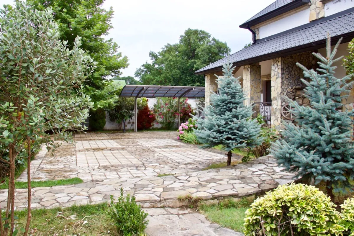 Satılır 5 otaqlı həyət evi 400 m²