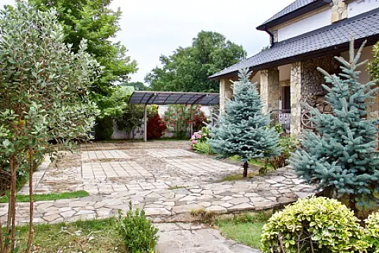 Satılır 5 otaqlı həyət evi 400 m²