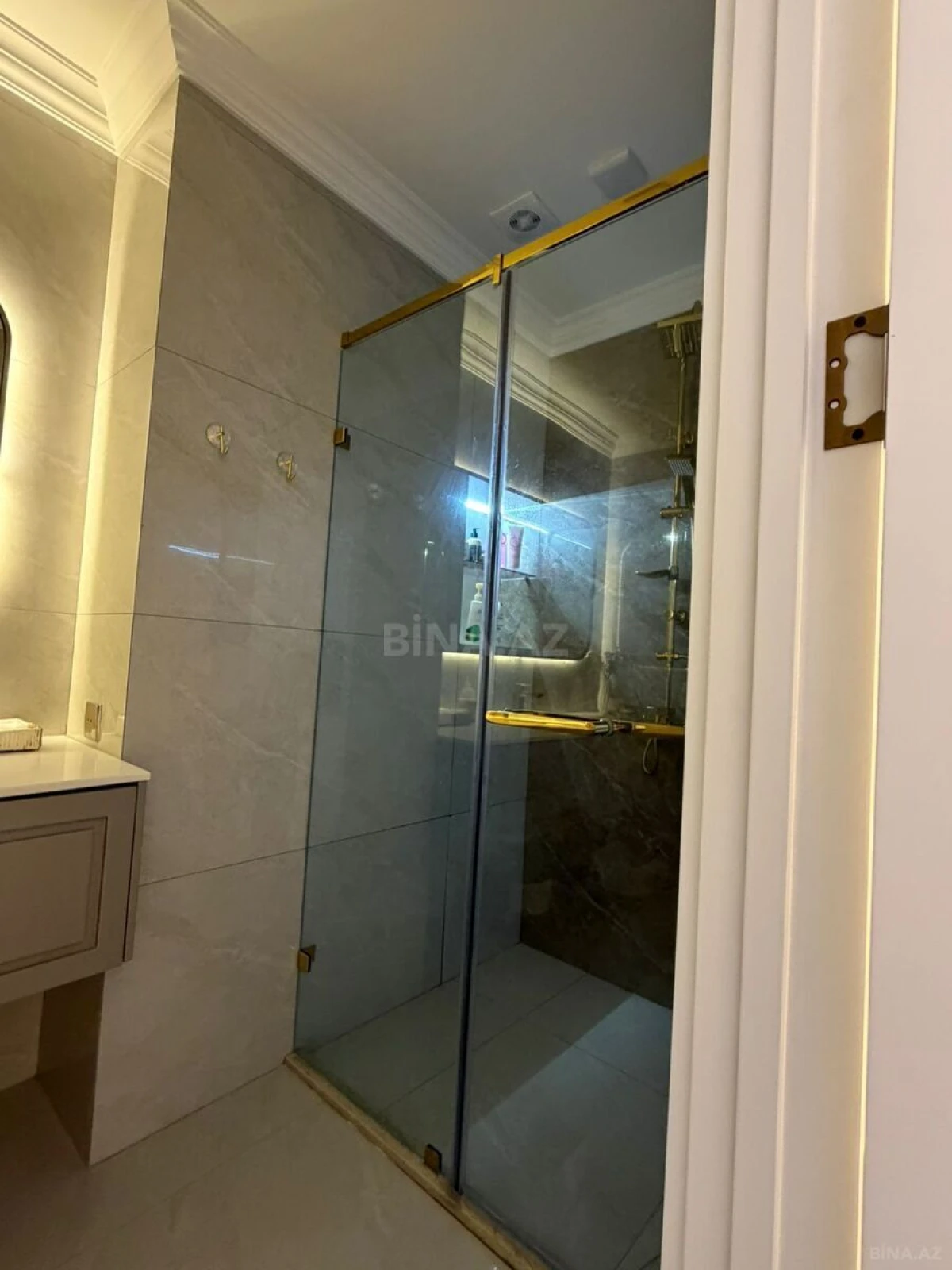 Satılır 3 otaqlı mənzil 118 m²
