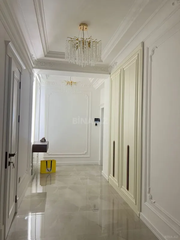 Satılır 3 otaqlı mənzil 118 m²