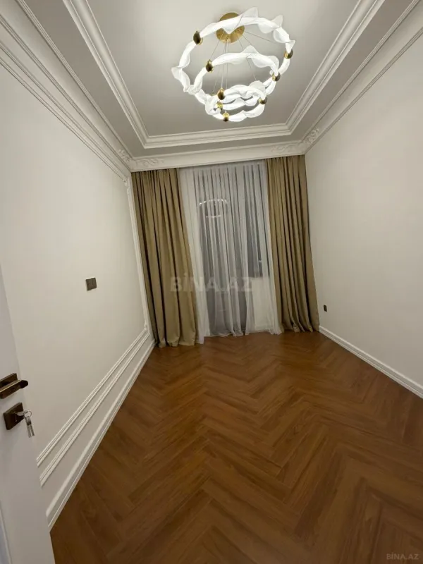 Satılır 3 otaqlı mənzil 118 m²