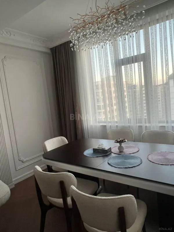 Satılır 3 otaqlı mənzil 118 m²