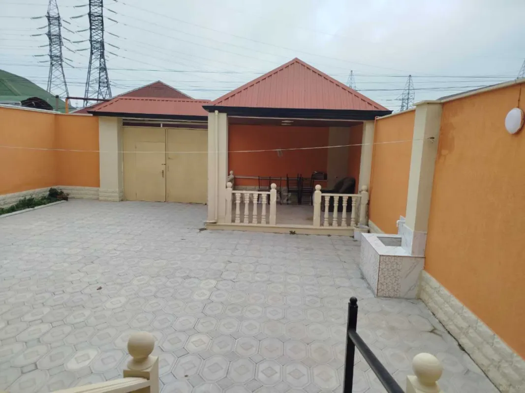 Satılır 4 otaqlı həyət evi 130 m²
