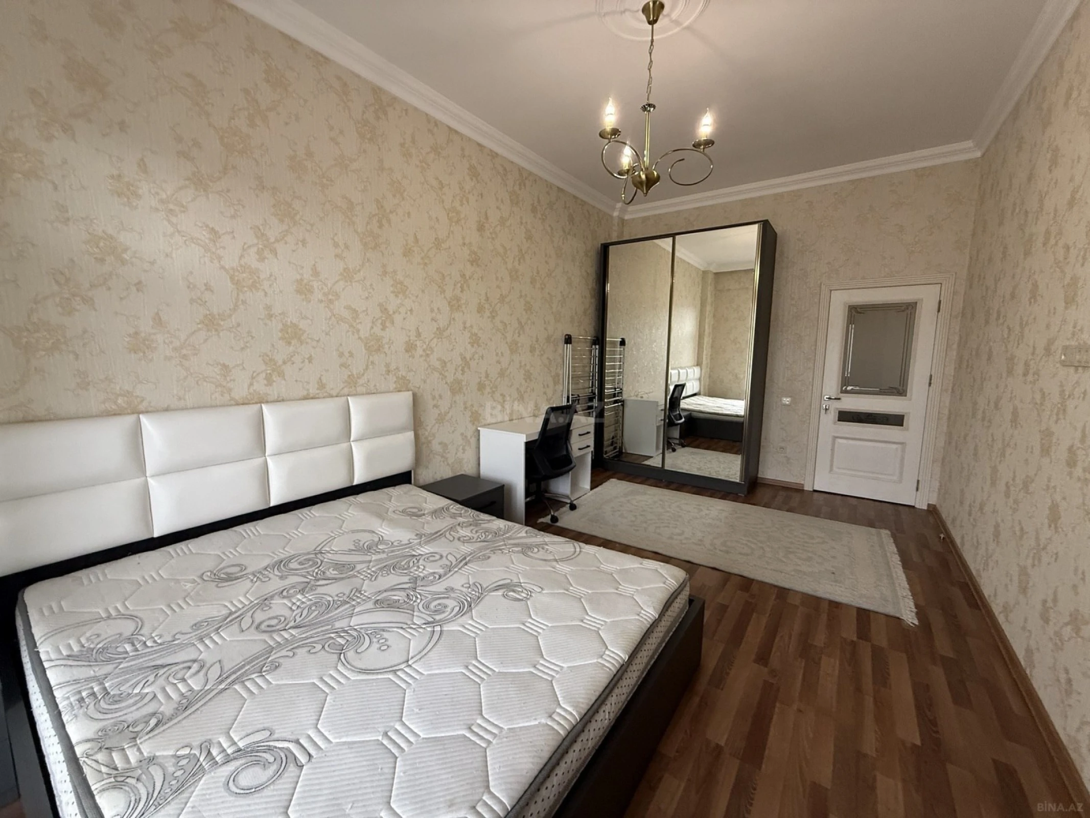 Satılır 3 otaqlı mənzil 98 m²