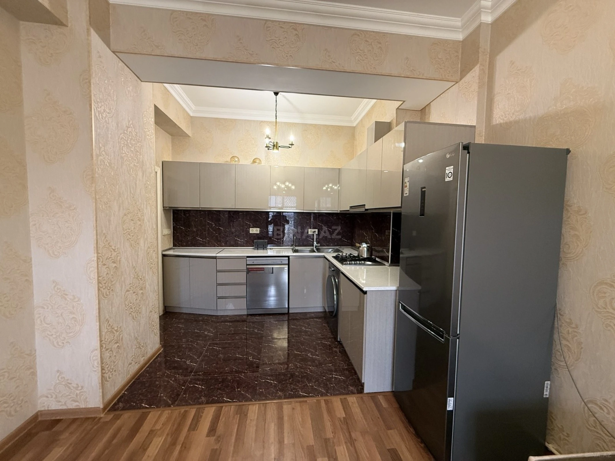 Satılır 3 otaqlı mənzil 98 m²