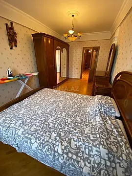 Satılır 3 otaqlı mənzil 165 m²