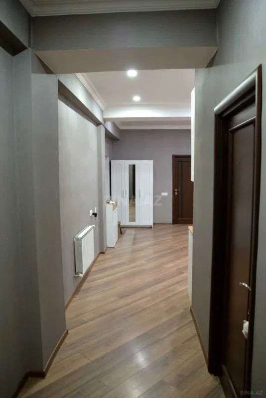 Satılır 4 otaqlı mənzil 120 m²