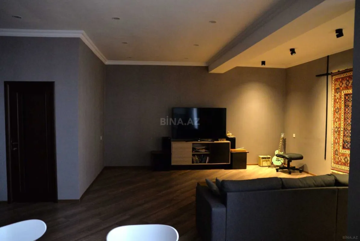 Satılır 4 otaqlı mənzil 120 m²