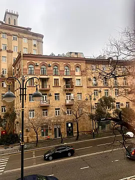 Satılır 3 otaqlı mənzil 85 m² — Bakı, Memar Əcəmi yanı 3 otaq 85.00 m²