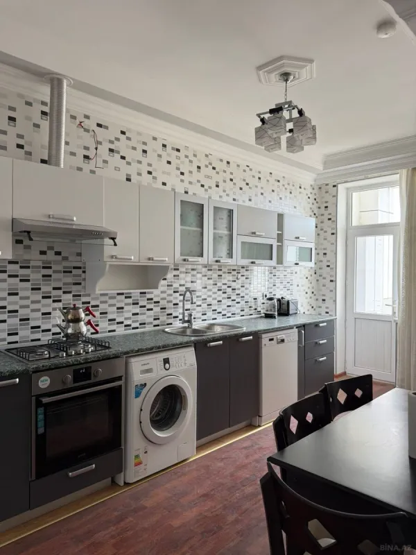 Kirayə verilir 3 otaqlı mənzil 130 m²