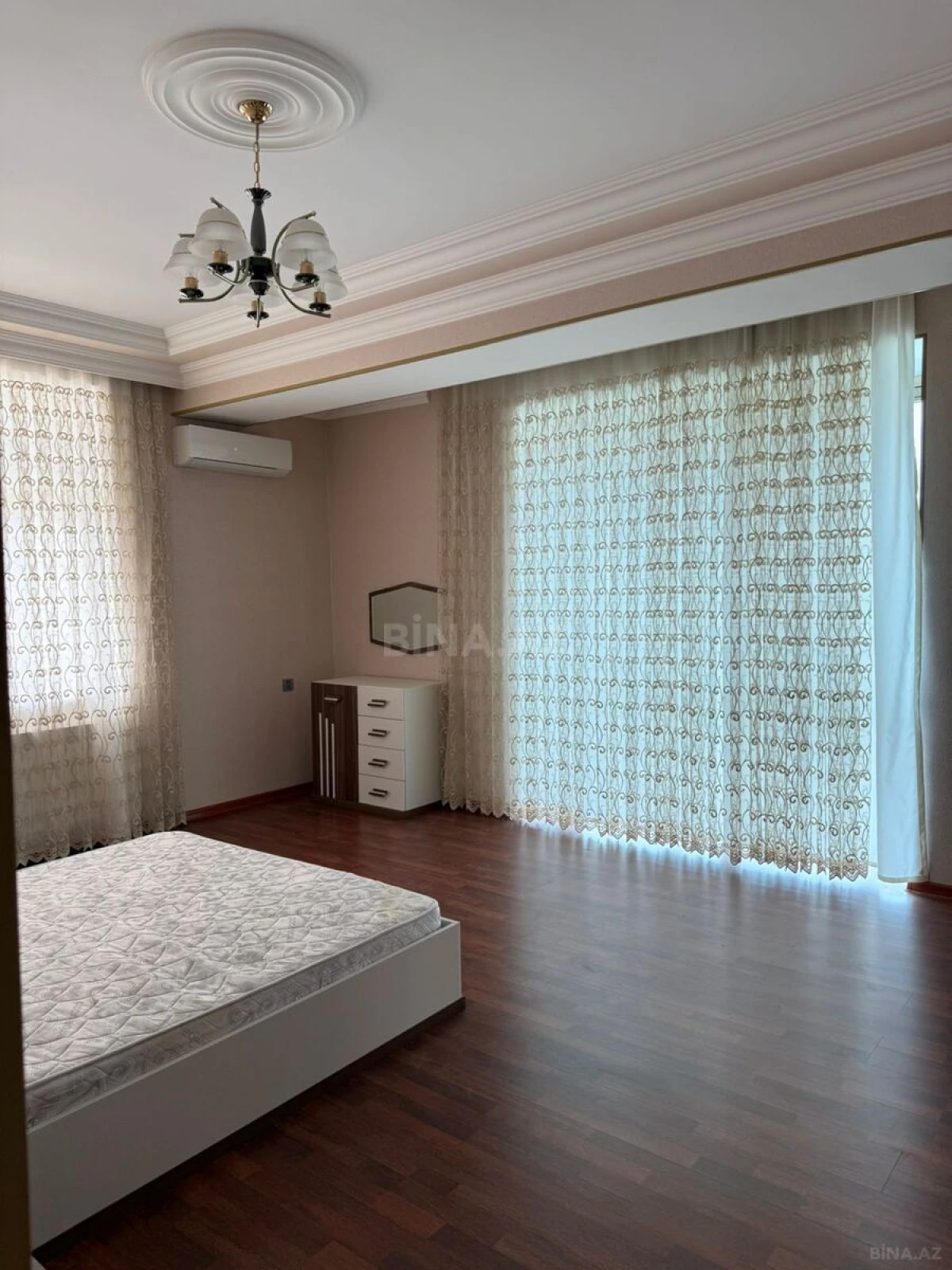Kirayə verilir 3 otaqlı mənzil 130 m²
