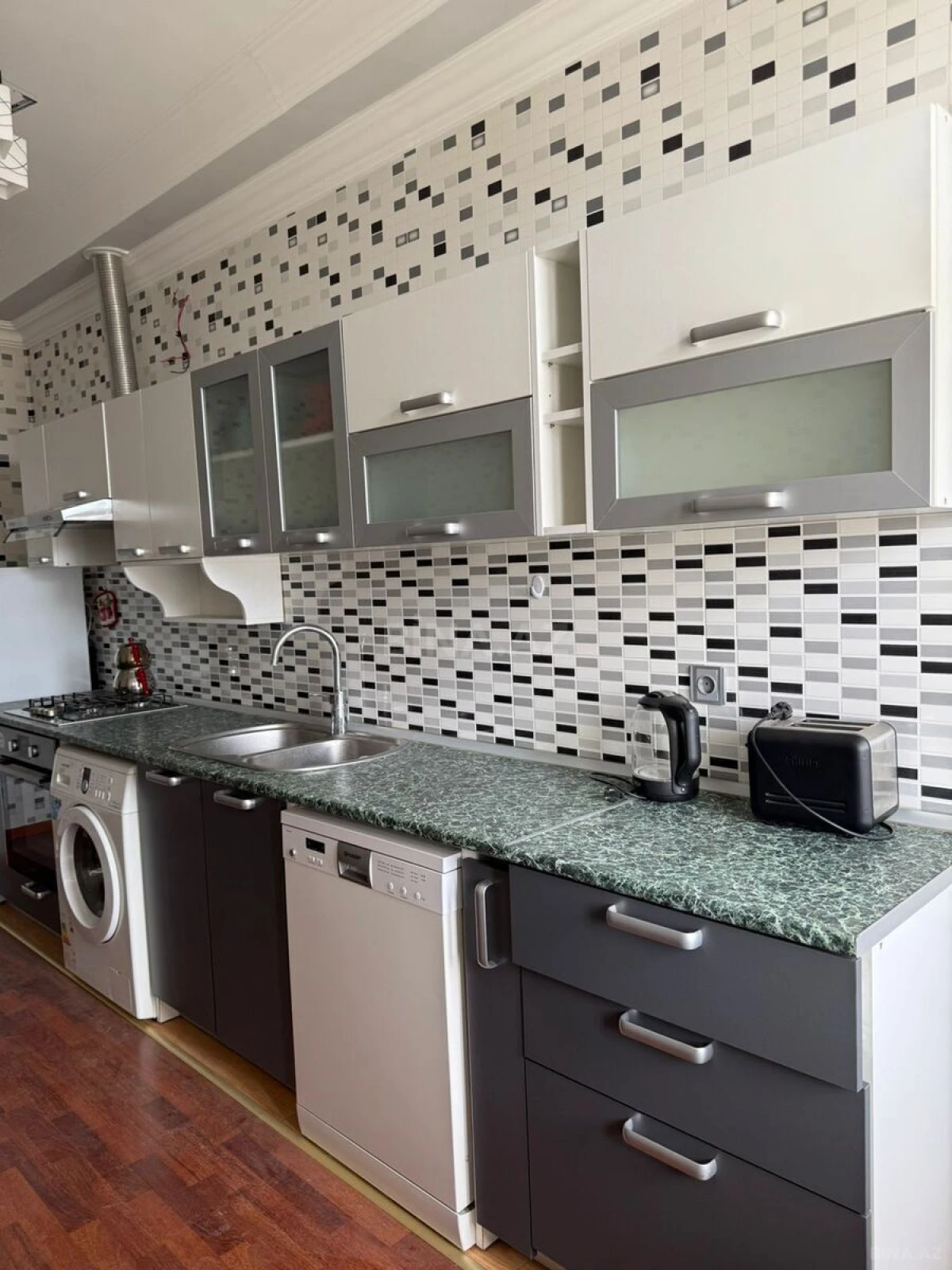Kirayə verilir 3 otaqlı mənzil 130 m²