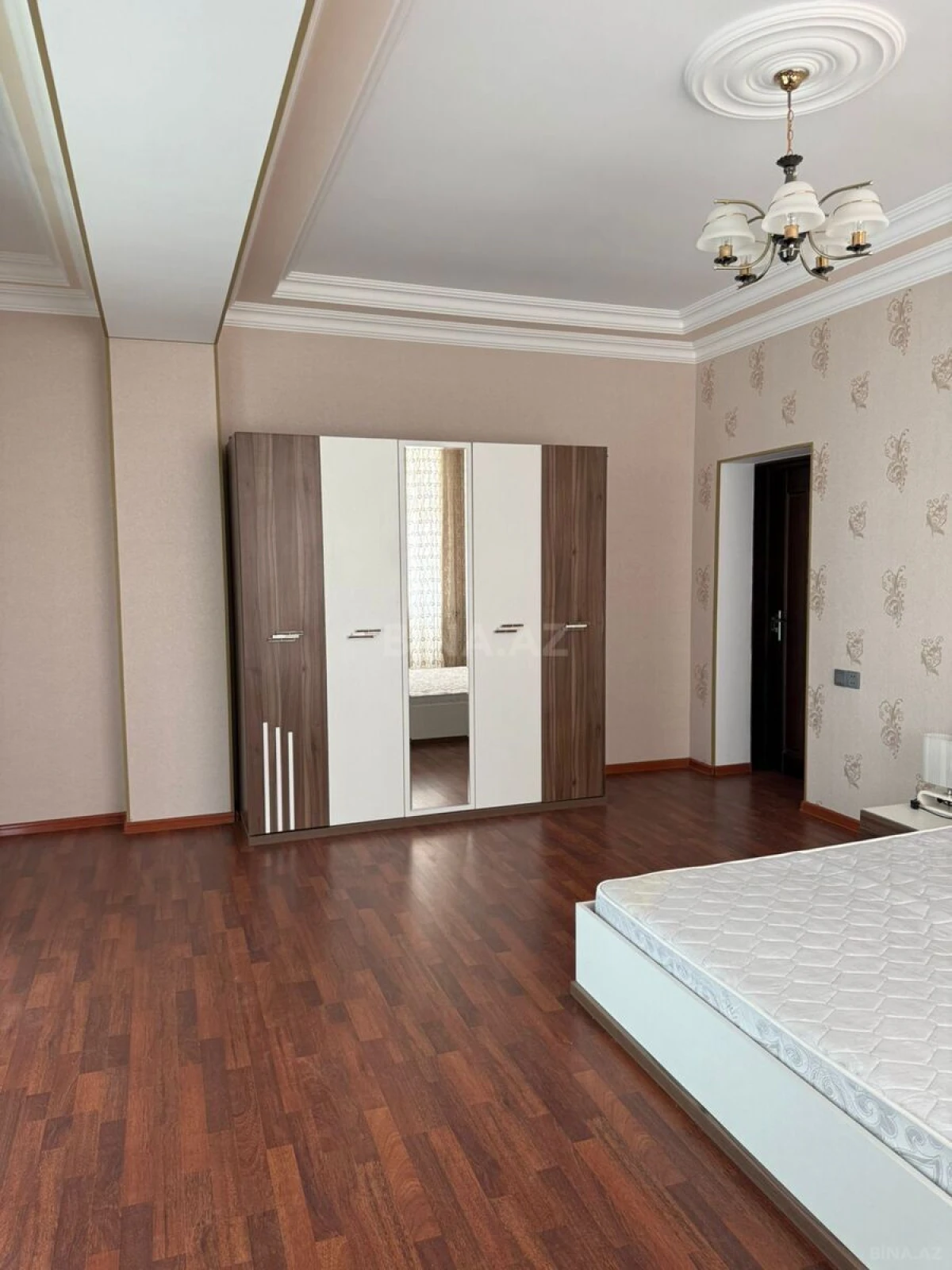 Kirayə verilir 3 otaqlı mənzil 130 m²