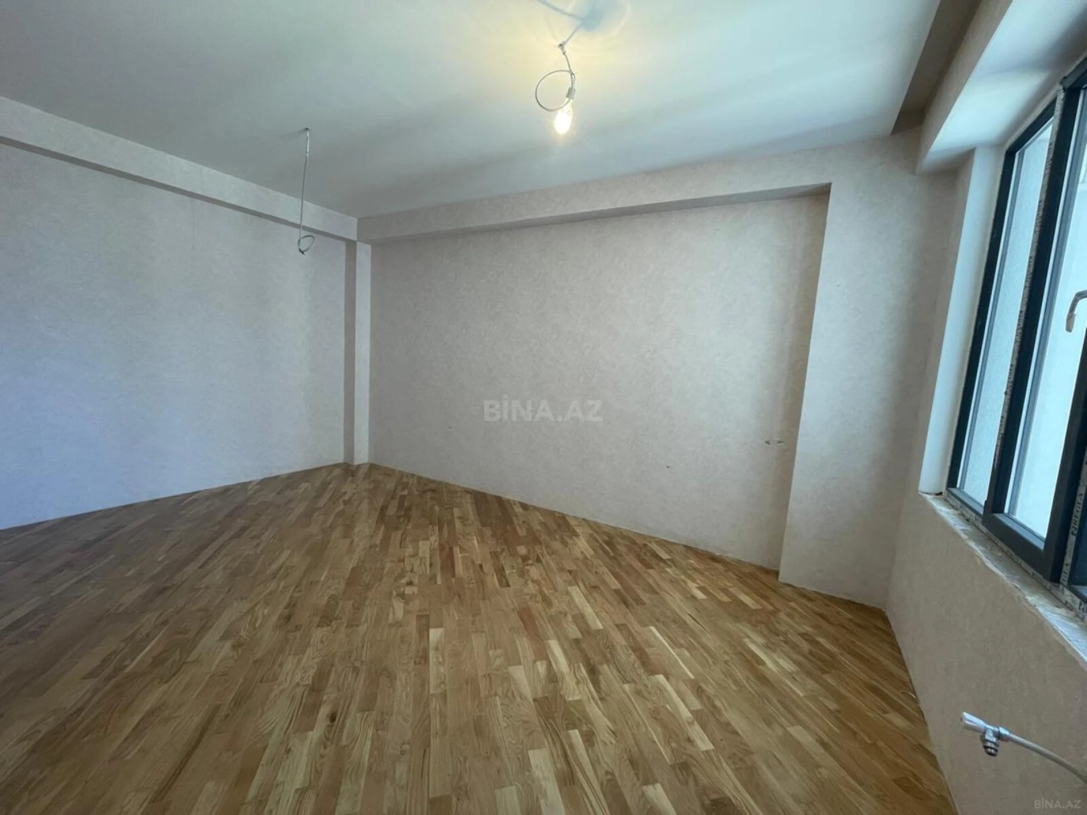 Satılır 3 otaqlı mənzil 108.7 m²