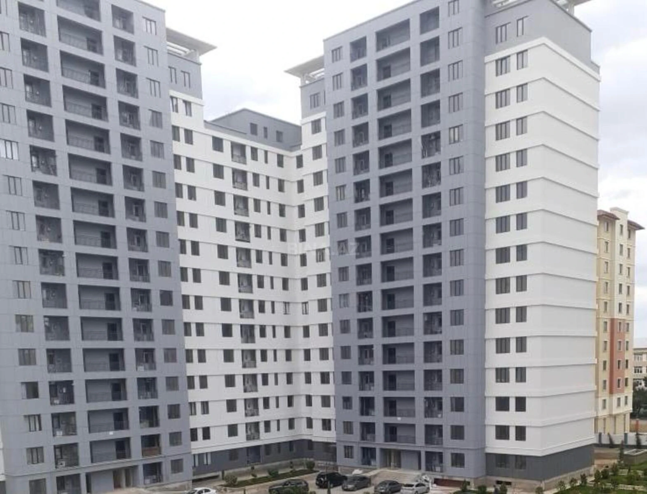 Satılır 3 otaqlı mənzil 108.7 m²