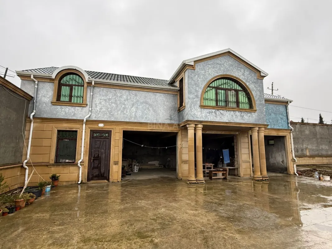 Satılır 10 otaqlı həyət evi 1000 m²