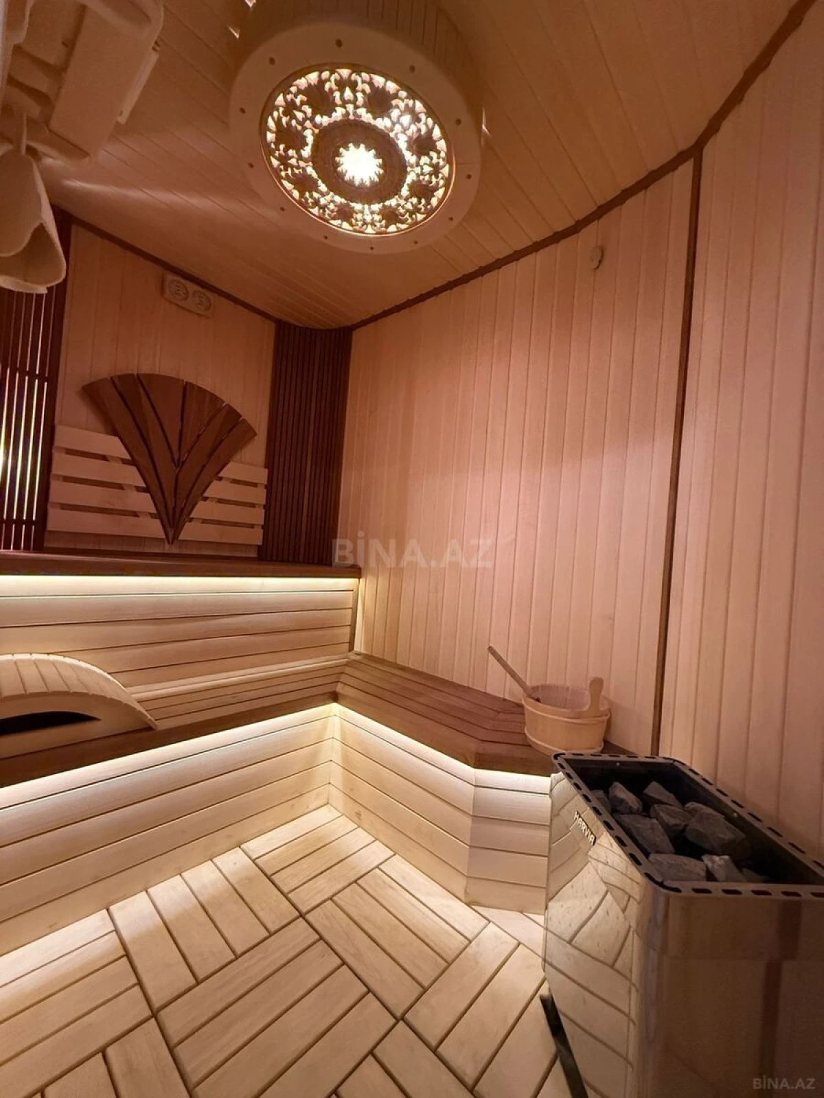 Satılır 10 otaqlı həyət evi 1000 m²