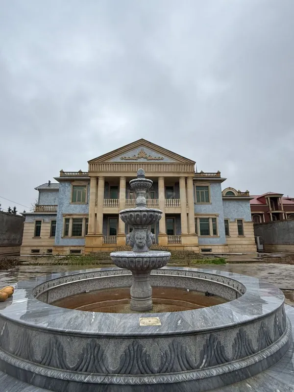 Satılır 10 otaqlı həyət evi 1000 m²