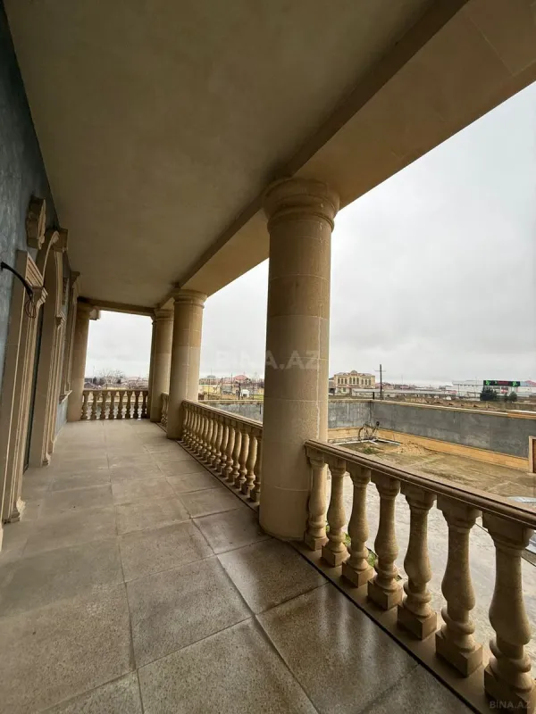 Satılır 10 otaqlı həyət evi 1000 m²