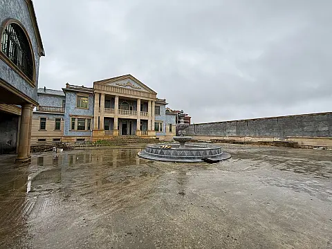 Satılır 10 otaqlı həyət evi 1000 m²