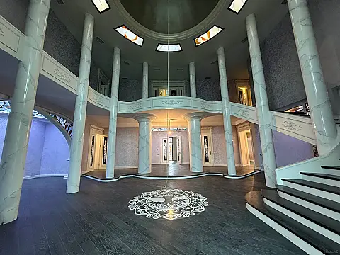 Satılır 10 otaqlı həyət evi 1000 m²