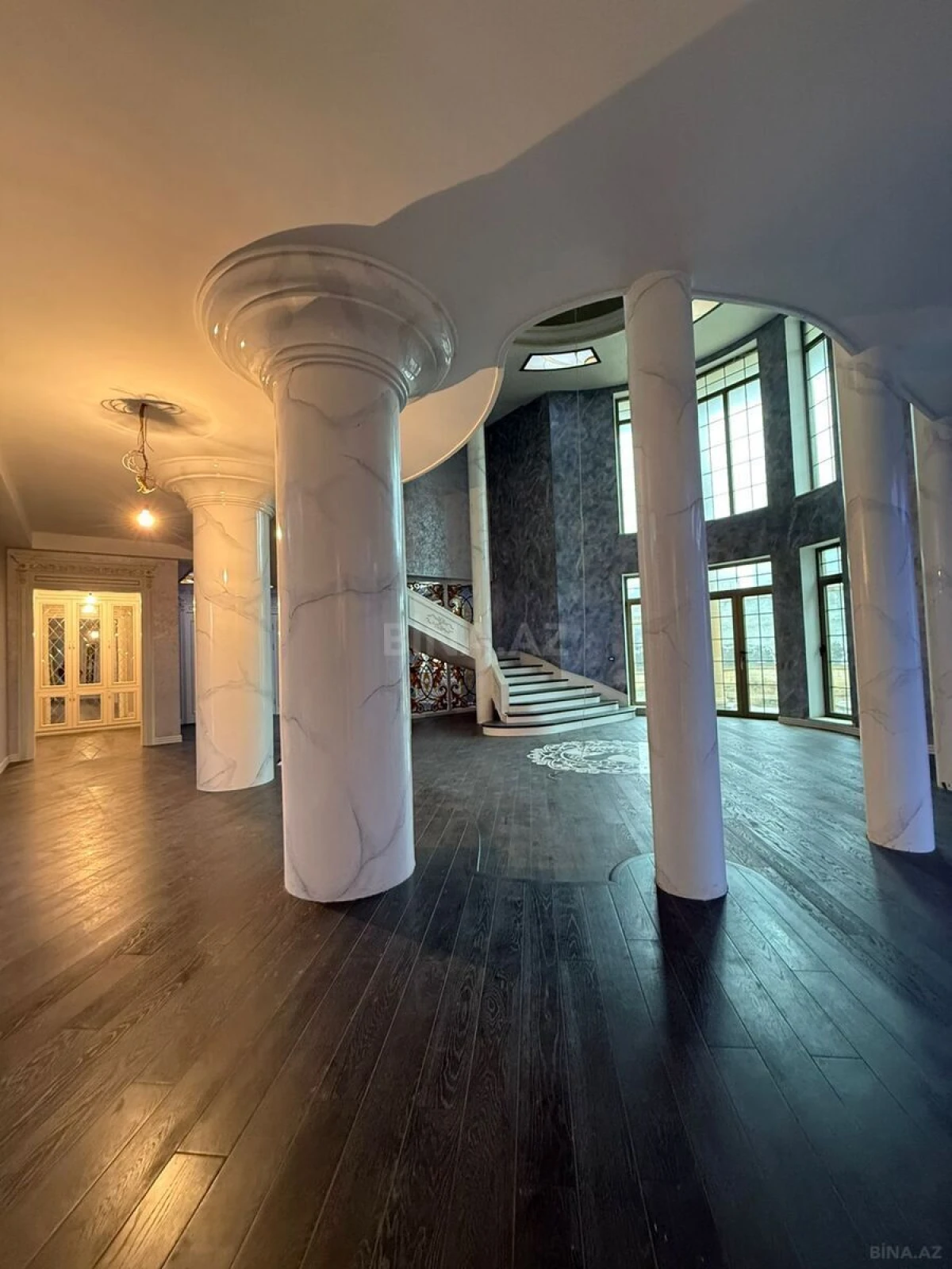 Satılır 10 otaqlı həyət evi 1000 m²