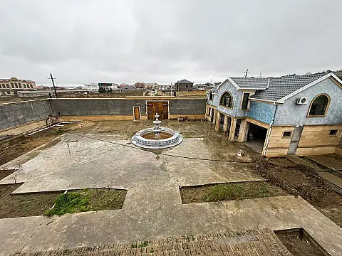 Satılır 10 otaqlı həyət evi 1000 m²