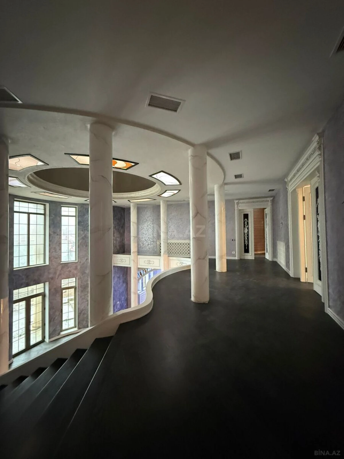 Satılır 10 otaqlı həyət evi 1000 m²