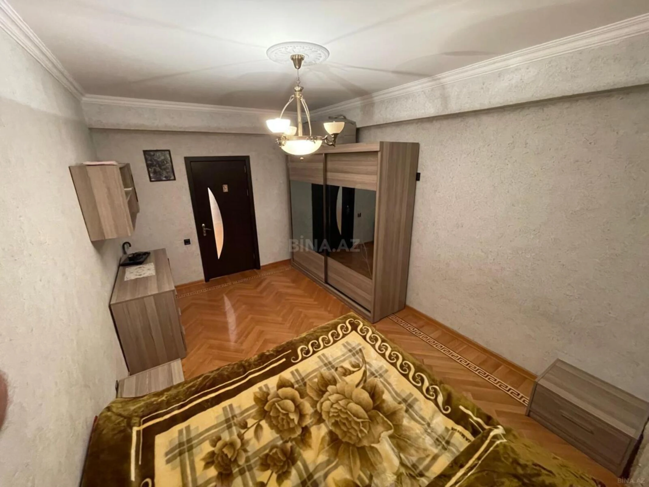 Satılır 3 otaqlı mənzil 130 m²