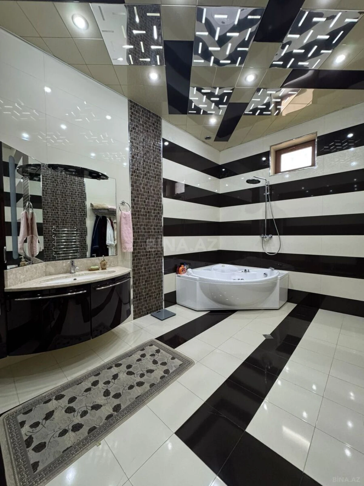 Satılır 6 otaqlı həyət evi 480 m²