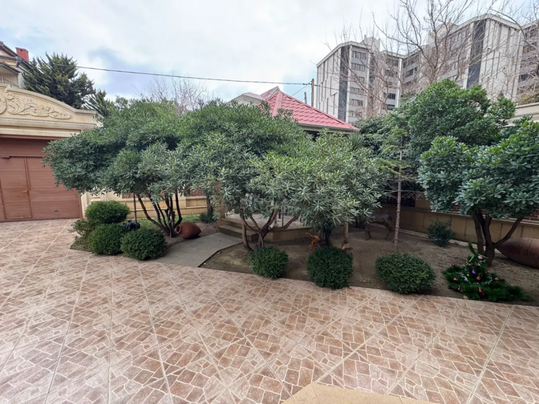 Satılır 6 otaqlı həyət evi 480 m²