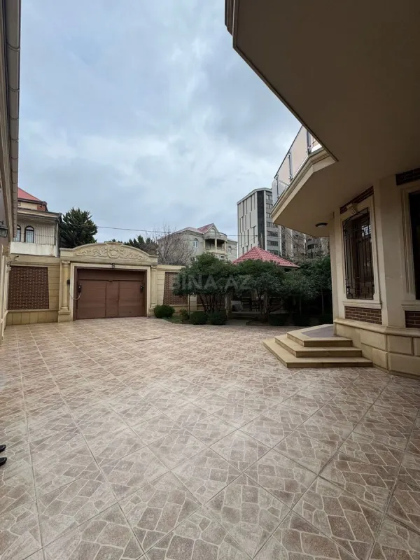 Satılır 6 otaqlı həyət evi 480 m²