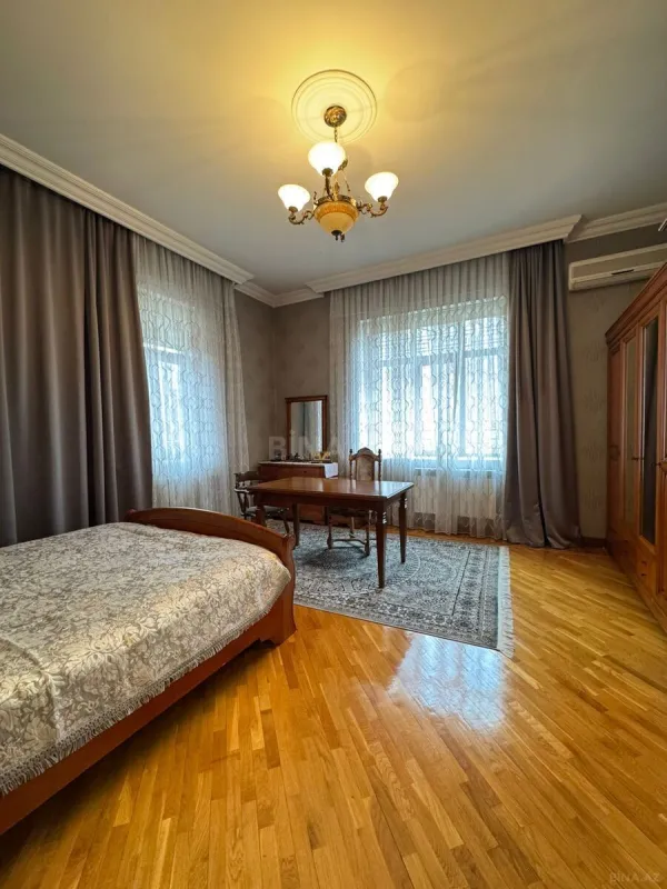 Satılır 6 otaqlı həyət evi 480 m²