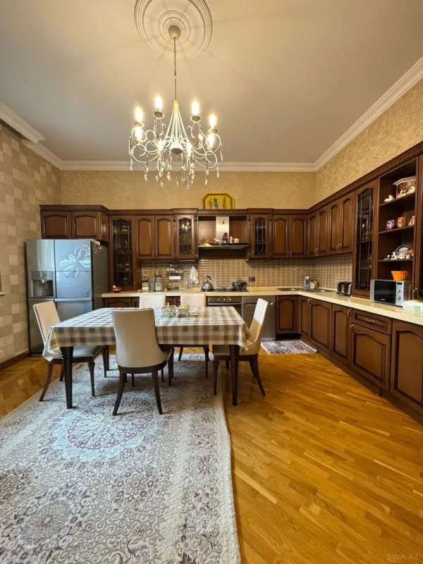 Satılır 6 otaqlı həyət evi 480 m²