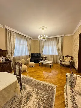 Satılır 6 otaqlı həyət evi 480 m²