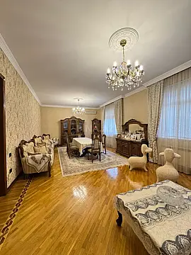 Satılır 6 otaqlı həyət evi 480 m²