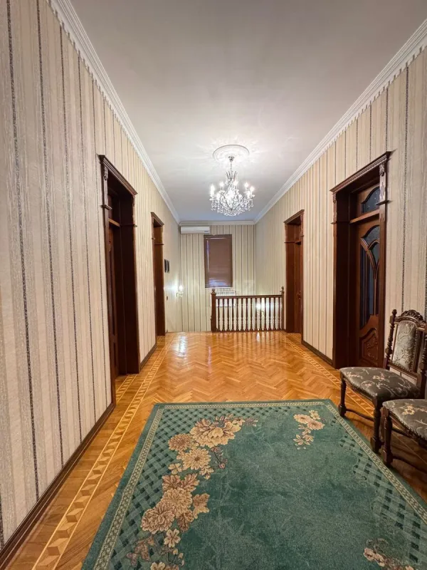 Satılır 6 otaqlı həyət evi 480 m²