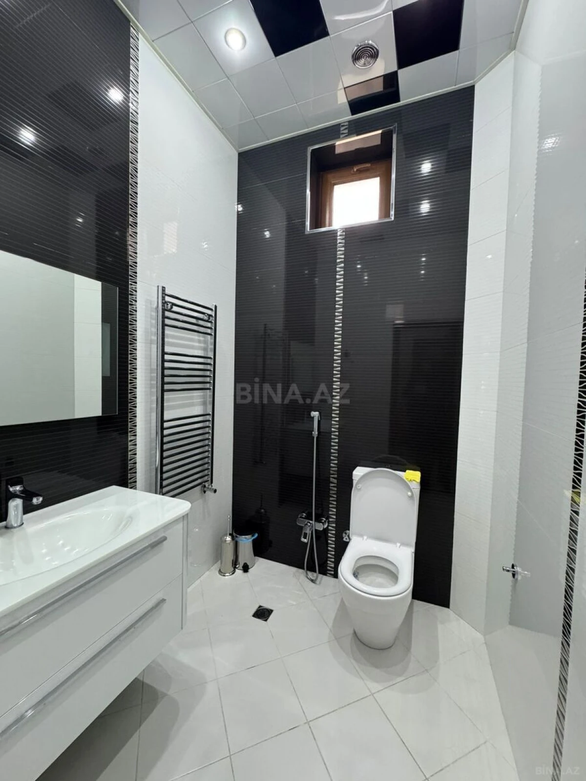 Satılır 6 otaqlı həyət evi 480 m²