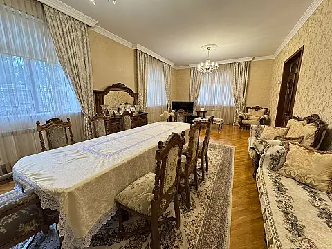 Satılır 6 otaqlı həyət evi 480 m²