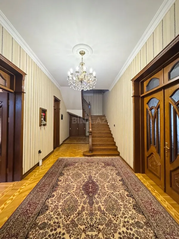 Satılır 6 otaqlı həyət evi 480 m²