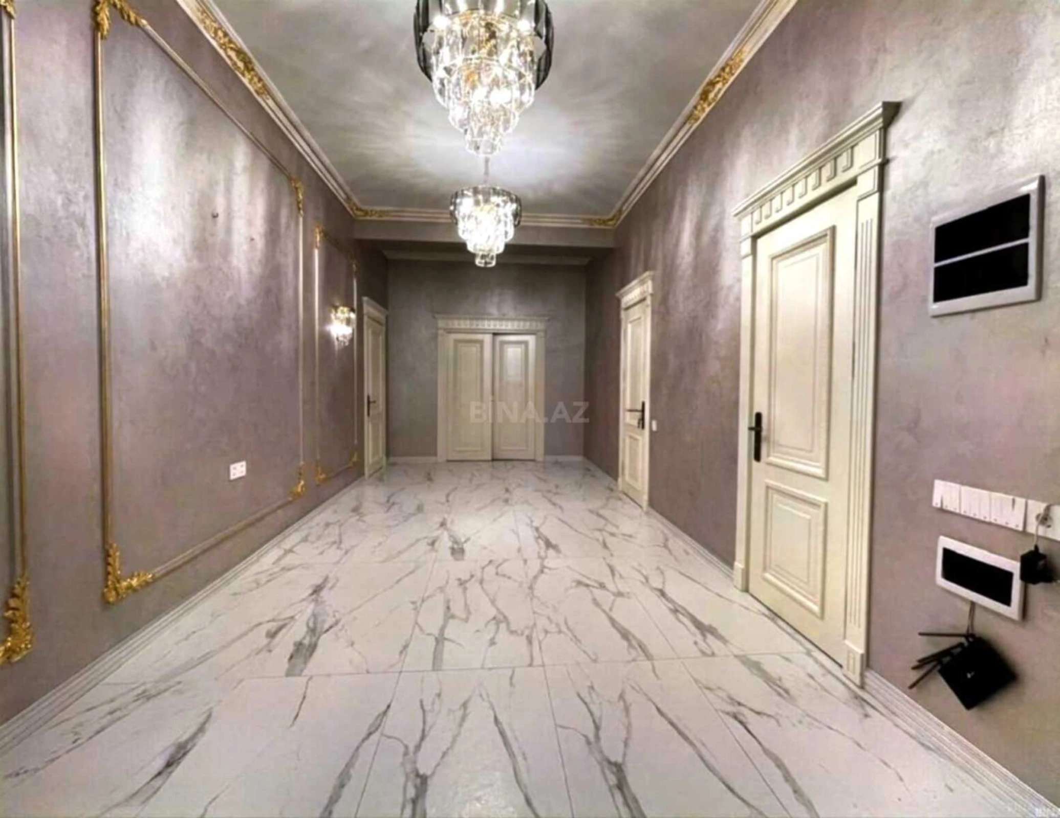 Satılır 4 otaqlı mənzil 205 m²