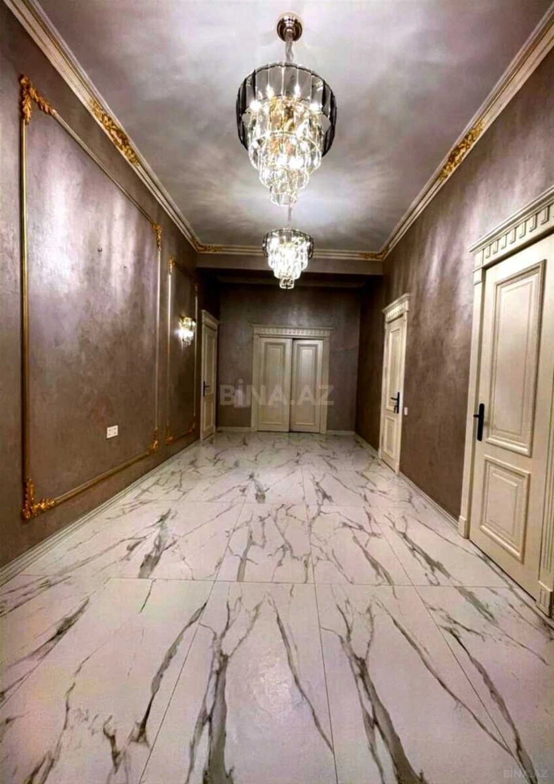 Satılır 4 otaqlı mənzil 205 m²