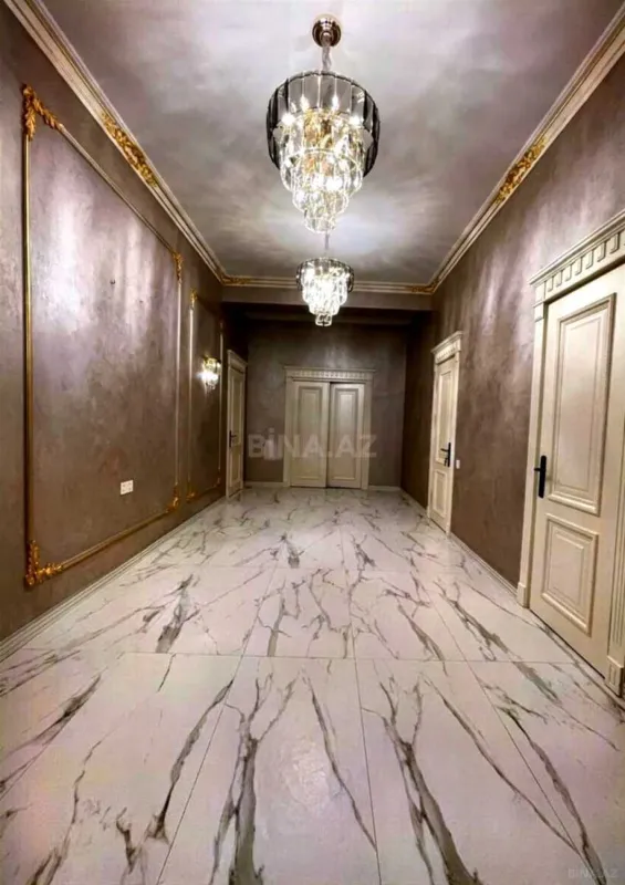 Satılır 4 otaqlı mənzil 205 m²