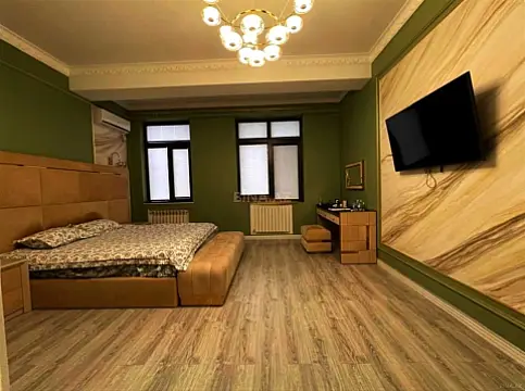 Satılır 4 otaqlı mənzil 205 m²