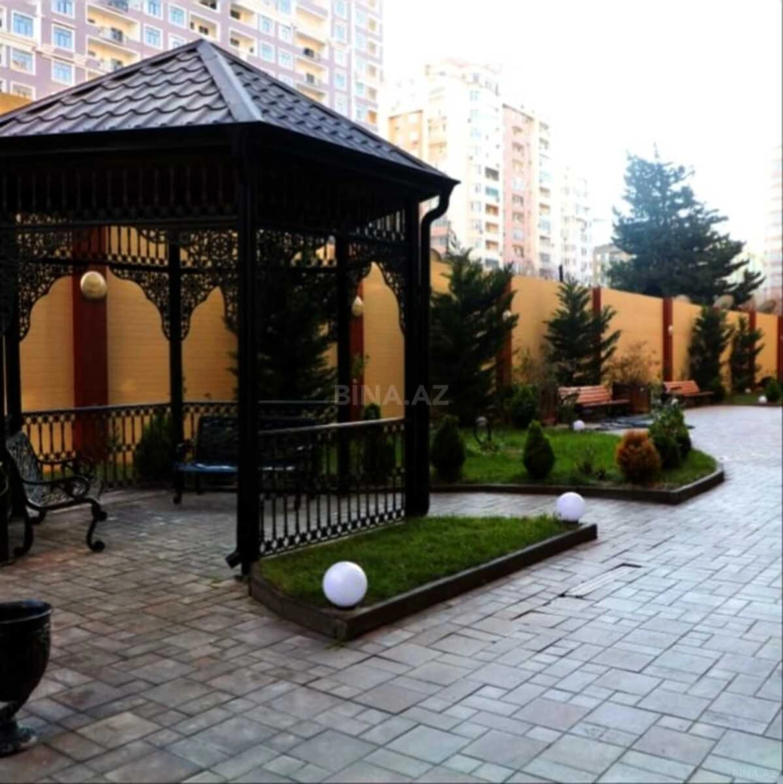 Satılır 4 otaqlı mənzil 205 m²