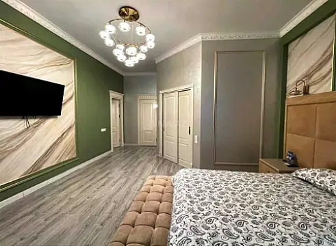 Satılır 4 otaqlı mənzil 205 m²